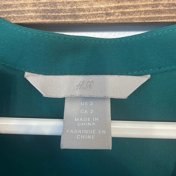 H&M green sleeveless blouse size 2 - Picture 3 of 4
